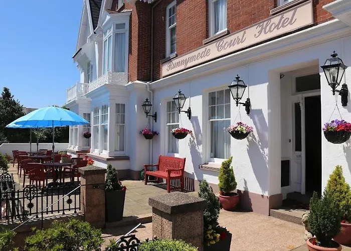 Cheap hotel: Runnymede Court Hotel